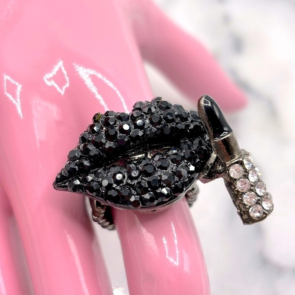 Lips & Lipstick Black Crystal Finger Fashion Ring‎ - Picture 1 of 8
